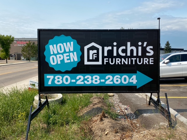 Outdoor Advertising with Mobile Signs