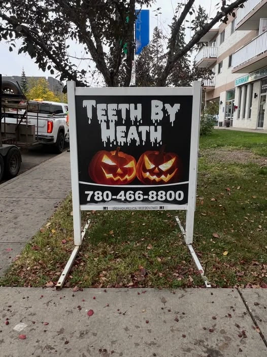 Portable mobile sign promoting a restaurant to nearby customers